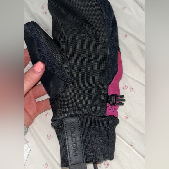 Volcom Snow Mittens - Picture 2 of 2
